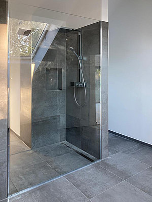 Duschabtrennung bzw. Trennwand zur begehbaren Dusche
