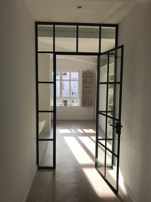 Glastüre mit Sprossen der Glaserei Salzinger München 