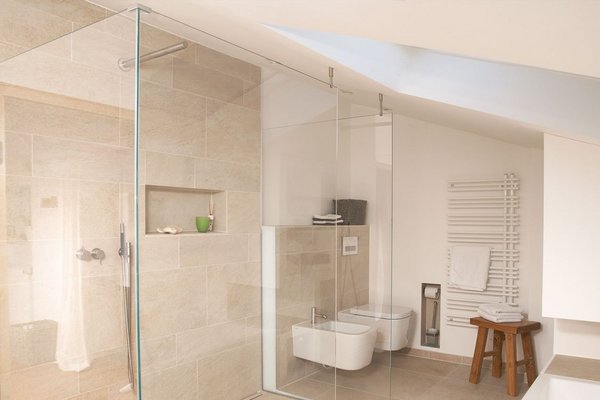 Badezimmer mit Walk-In-Dusche