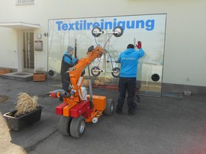 Das Team der Glaserei Salzinger auf Montage