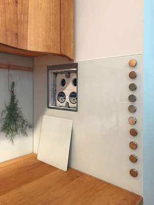 Maßgefertigte, magnetische Küchenrückwand aus Glas mit Digitaldruck