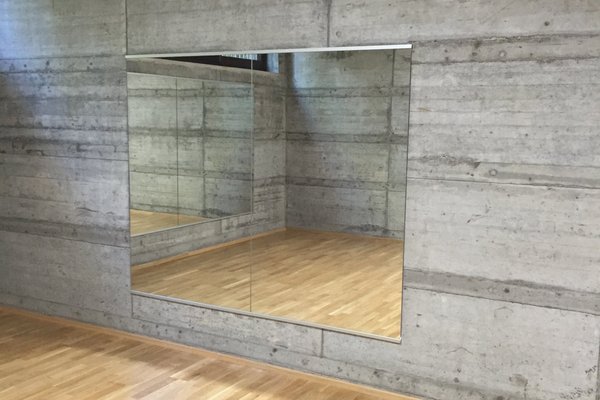Spiegel in Fitness-Studio